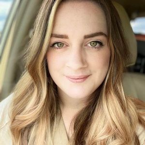 Meet your Posher, Abigail